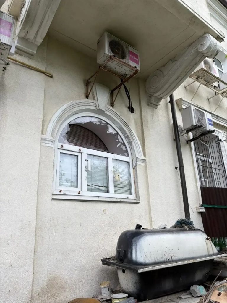 Над Крымом и другими регионами РФ сбиты 348 БПЛА, в Новороссийске загорелась нефтебаза, есть пострадавшие