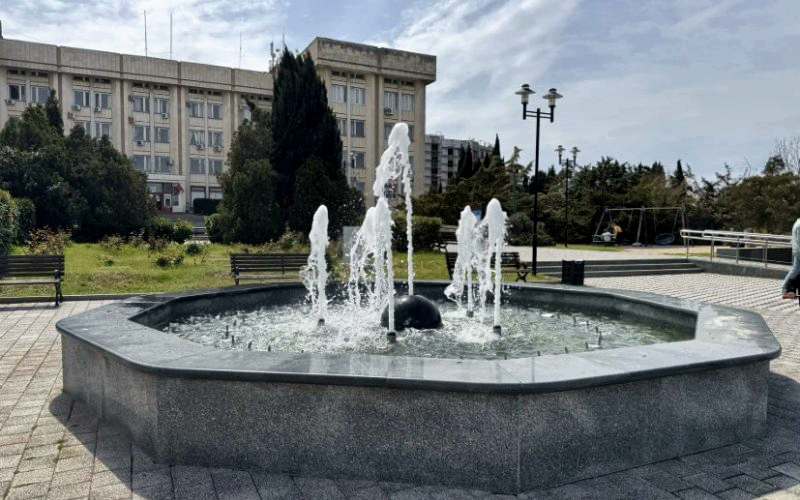 В Севастополе заработали фонтаны (ФОТО)