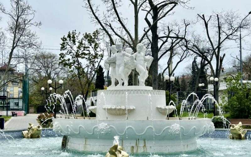В Севастополе заработали фонтаны (ФОТО)