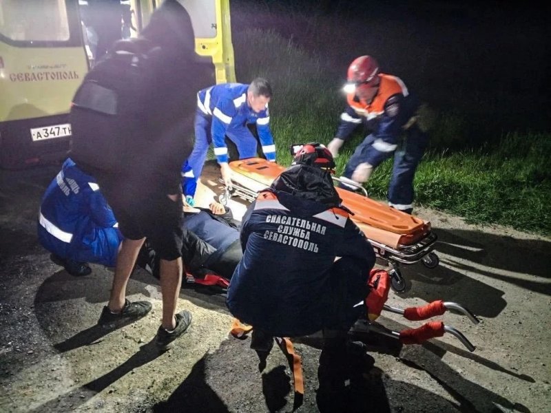 В Севастополе женщина сорвалась с 10-метровой скалы