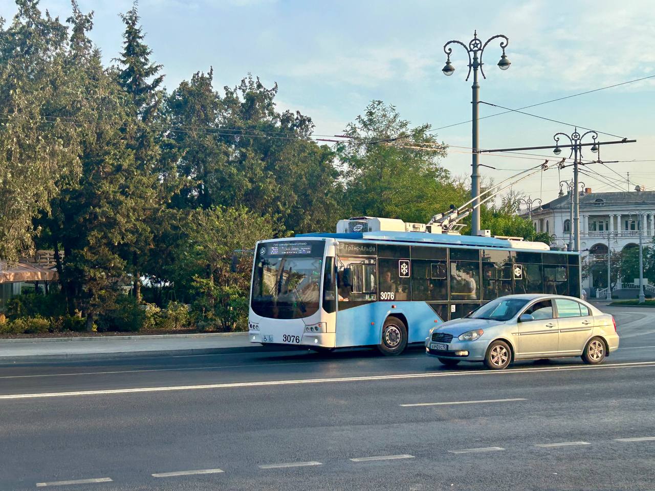 В Севастополе вводят ограничения на работу транспорта, торговых центров и общепита