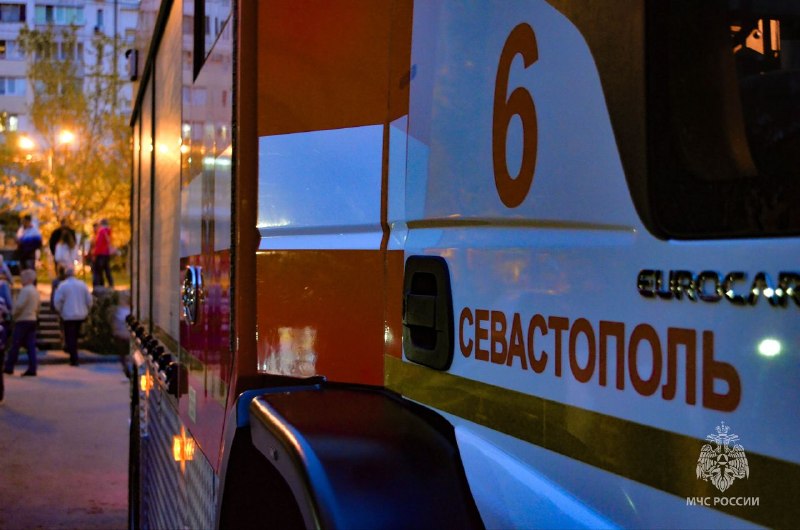 Эвакуировали 11 человек: в Севастополе горела квартира в многоэтажном доме