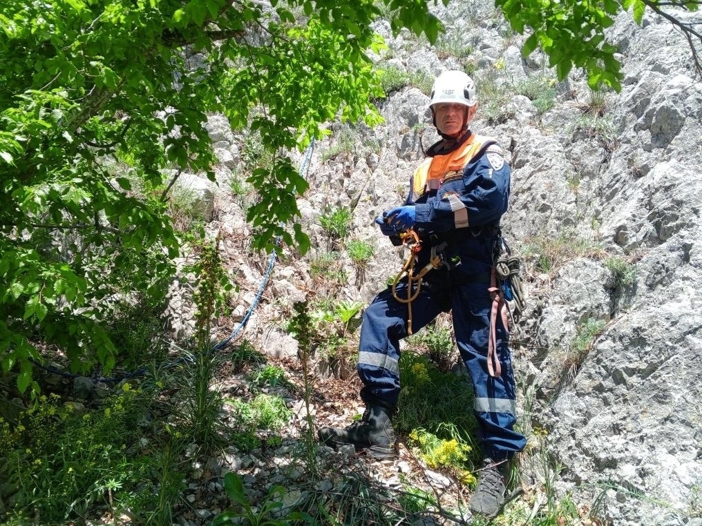 Спасатели Севастополя эвакуировали альпиниста, сорвавшегося на горе Мердвен‑Кая