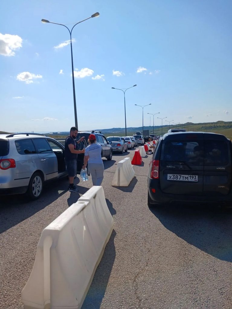 Крымский мост открыт после повторной приостановки движения: обстановка на переходе