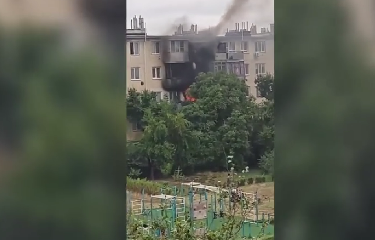 В Крыму сотрудник полиции вынес на руках из горящей квартиры пожилого мужчину