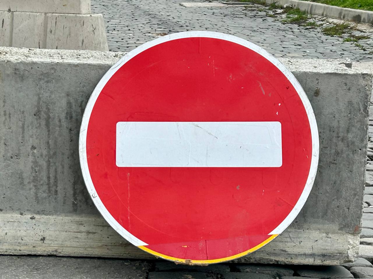 В Севастополе временно ограничат движение транспорта на семи улицах