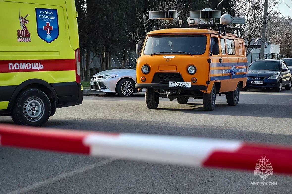 ВСУ продолжает атаку на Севастополь: сбиты 6 БПЛА, обломки упали у подъезда жилого дома