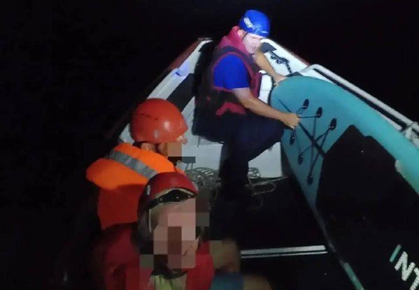 В Севастополе в море у мыса Айя спасли четырех сапбордистов