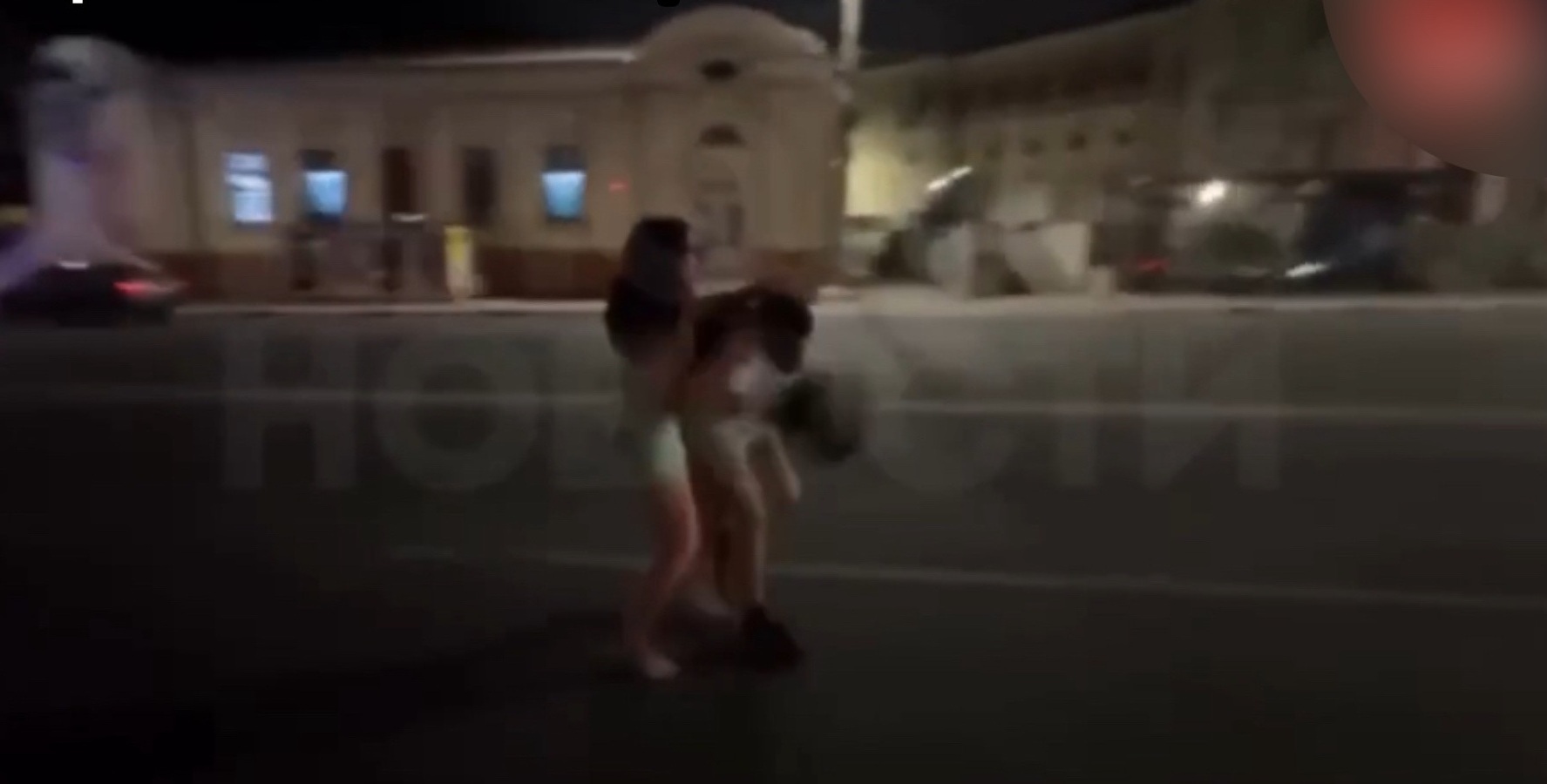 В Крыму девушка избила пытавшегося познакомиться с ней парня, разбирается МВД