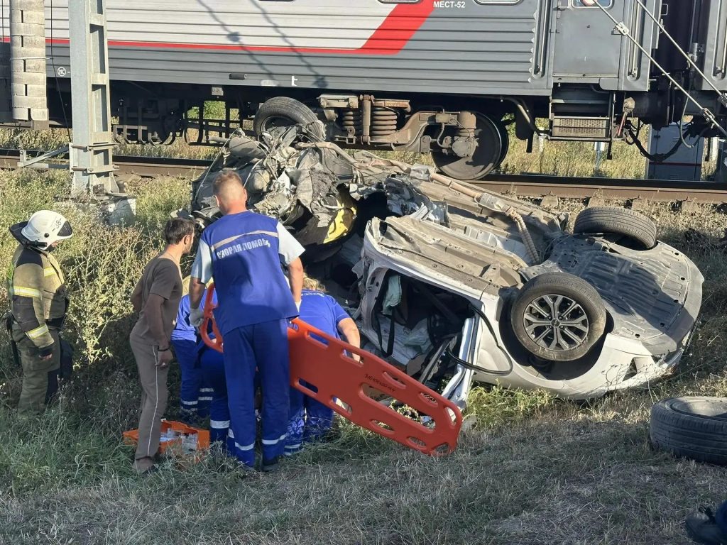 Водитель из Крыма погиб после столкновения его иномарки с поездом в Анапе