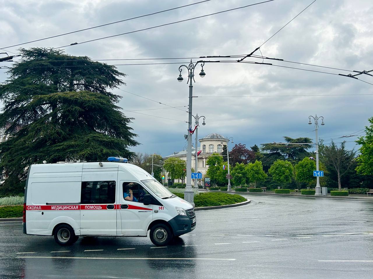 Два человека погибли при падении обломков сбитого БПЛА на рейсовый автобус в Севастополе