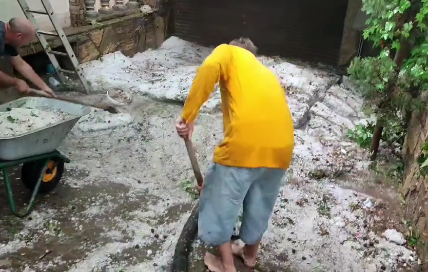 В Судаке из-за обильных ливней и града подтоплены частные дома (ВИДЕО)