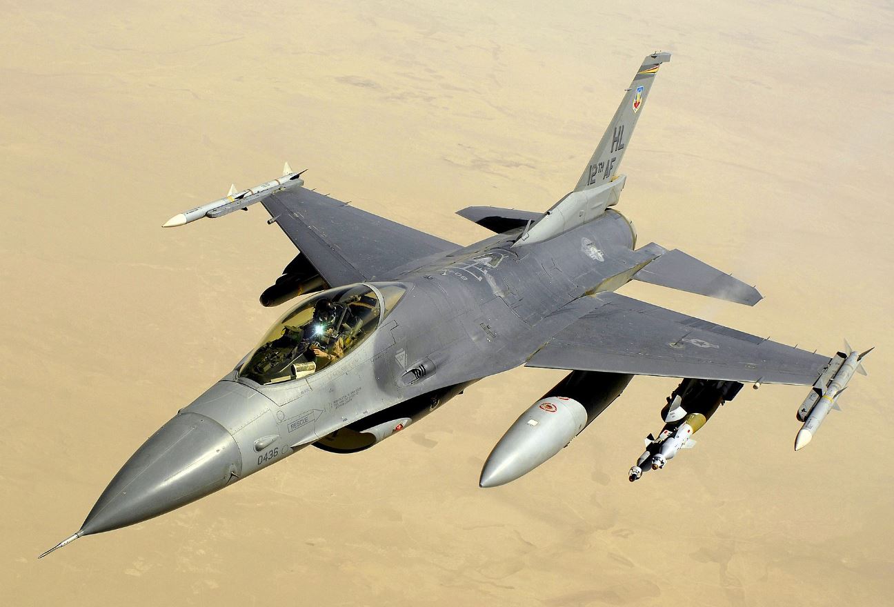 В США во время учений разбился истребитель F-16