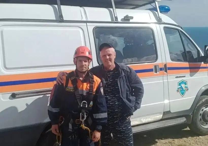 Спасатели эвакуировали мужчину с крутого обрыва в Севастополе