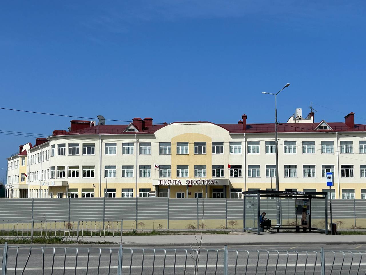 В севастопольской школе Экотех+ из-за непогоды обрушился потолок