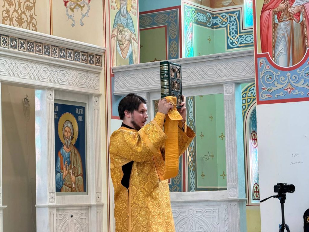 20 лет РБОО «Мы — севастопольцы»: в храме Всех Святых в Земле Русской Просиявших состоялся праздничный молебен - Форпост Севастополь — фото 7